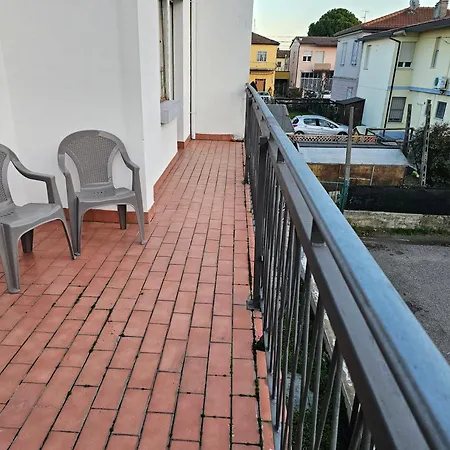 דירה Casa Luminosa In Affitto Breve A Lugo, Zona Tranquilla, Parcheggio Comodo לוגו