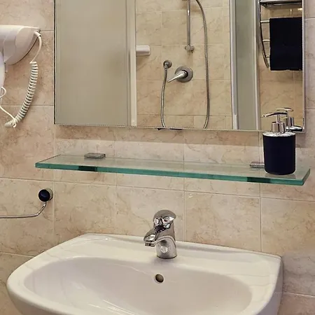 דירה Casa Luminosa In Affitto Breve A Lugo, Zona Tranquilla, Parcheggio Comodo *