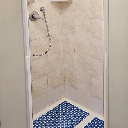 Casa Luminosa In Affitto Breve A Lugo, Zona Tranquilla, Parcheggio Comodo דירה לוגו