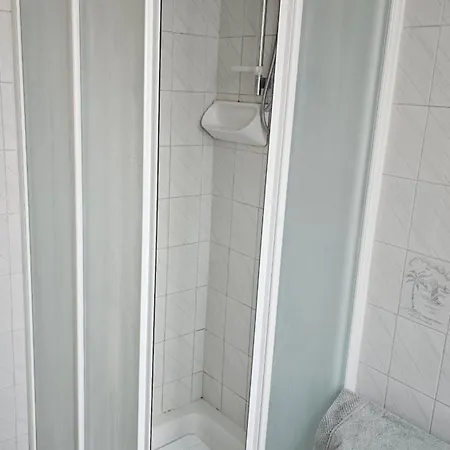 Casa Luminosa In Affitto Breve A Lugo, Zona Tranquilla, Parcheggio Comodo לוגו