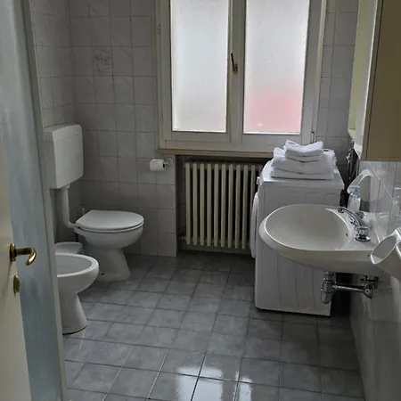 Casa Luminosa In Affitto Breve A Lugo, Zona Tranquilla, Parcheggio Comodo