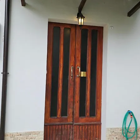 Casa Luminosa, Parcheggio Sotto Casa, Zona Tranquilla A Due Passi Da Negozi, Parchi, Ristoranti *