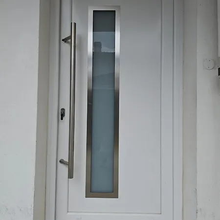 Casa Luminosa In Affitto Breve A Lugo, Zona Tranquilla, Parcheggio Comodo דירה לוגו