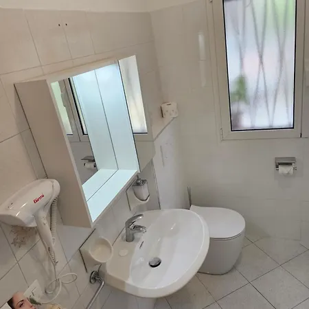 Casa Luminosa In Affitto Breve A Lugo, Zona Tranquilla, Parcheggio Comodo