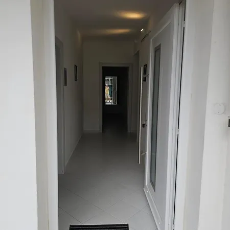 Casa Luminosa In Affitto Breve A Lugo, Zona Tranquilla, Parcheggio Comodo דירה