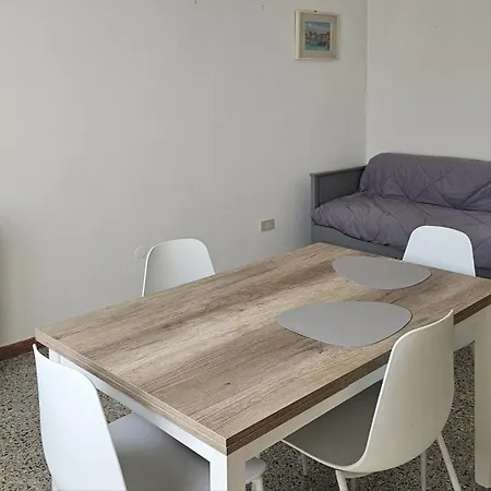 Casa Luminosa, Parcheggio Sotto Casa, Zona Tranquilla A Due Passi Da Negozi, Parchi, Ristoranti