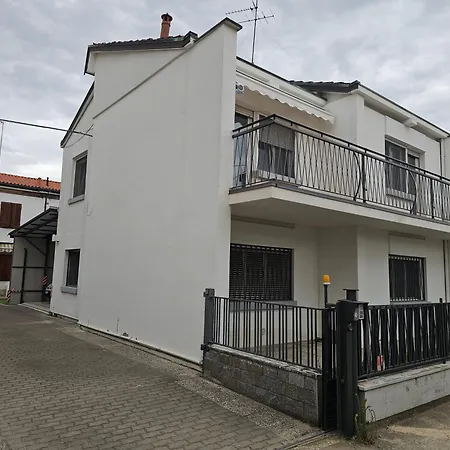 Casa Luminosa In Affitto Breve A Lugo, Zona Tranquilla, Parcheggio Comodo *