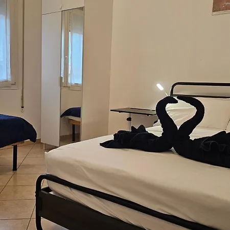 Casa Luminosa In Affitto Breve A Lugo, Zona Tranquilla, Parcheggio Comodo לוגו