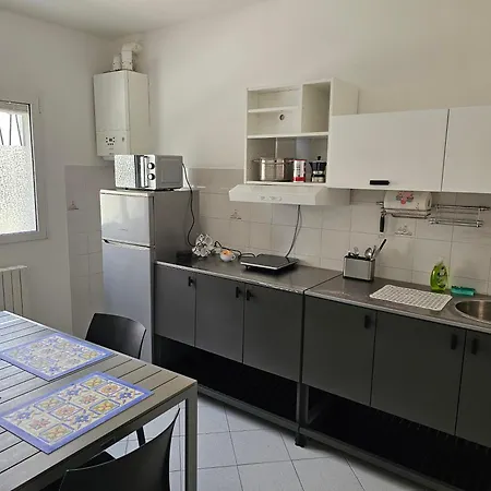 דירה Casa Luminosa In Affitto Breve A Lugo, Zona Tranquilla, Parcheggio Comodo