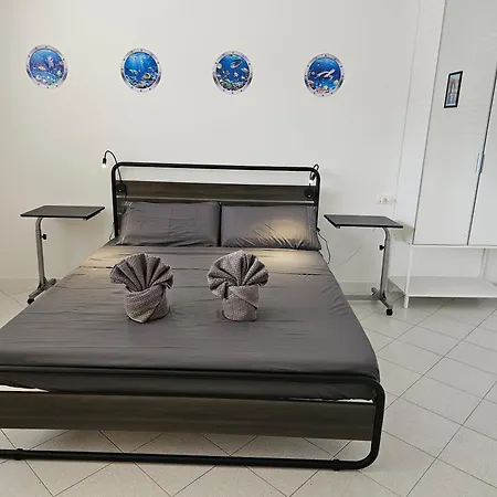 Casa Luminosa In Affitto Breve A Lugo, Zona Tranquilla, Parcheggio Comodo דירה *